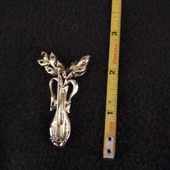 Vintage pave rhinestone flower vase pin - Picture 3 of 3